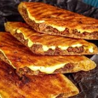 حواوشي بالجبنة